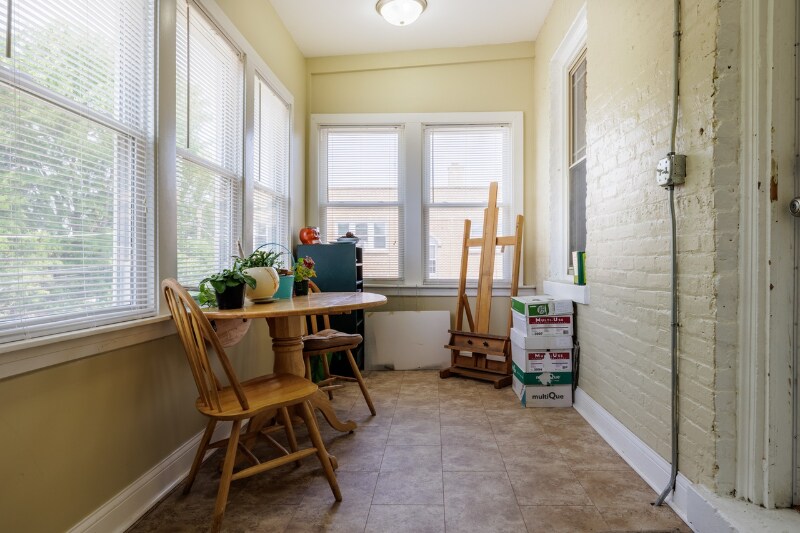 Building Photo - 6018 N Melvina Ave