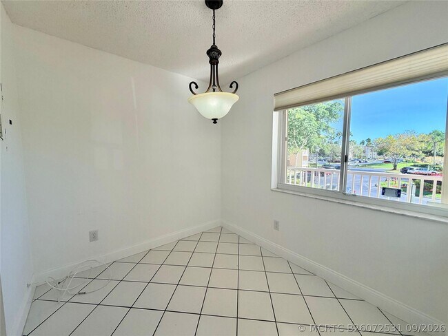 Building Photo - 9587 Weldon Cir