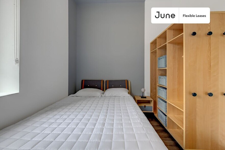 Building Photo - Stylish Private ROOM in Williamsburg