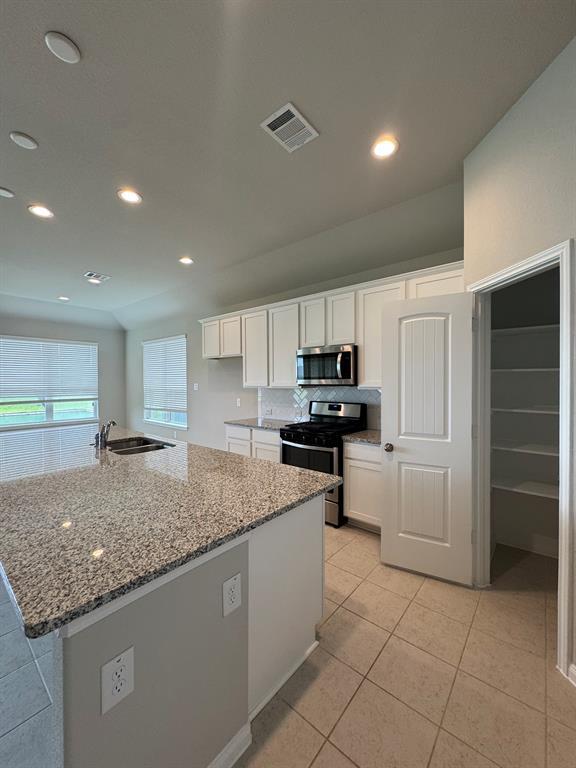 Building Photo - 24319 Bello Everett Lake Dr
