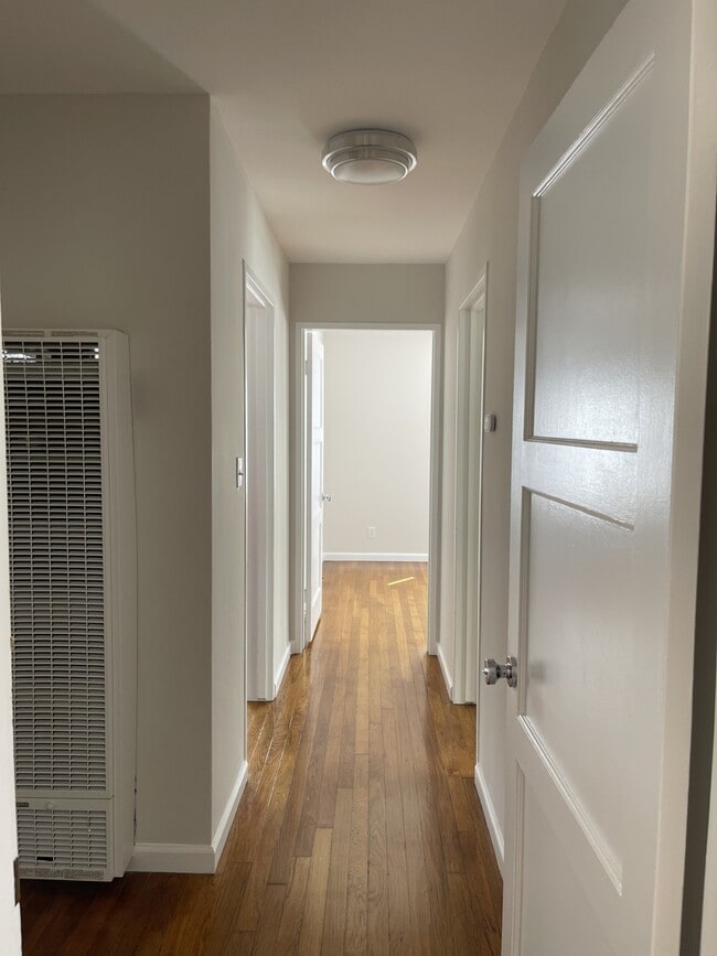 Building Photo - 3069 Rollingwood Dr
