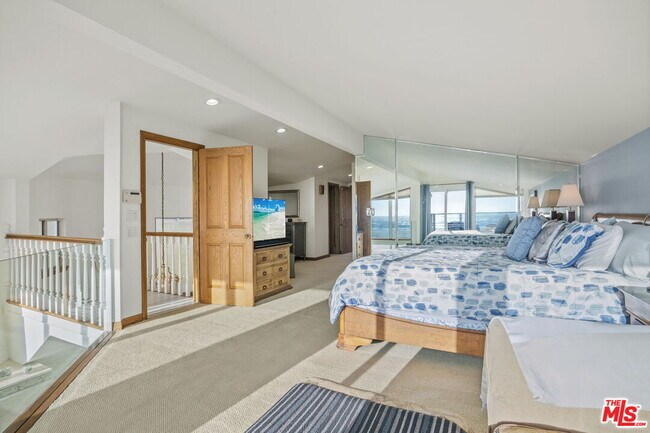 Building Photo - 1005 Ocean Dr
