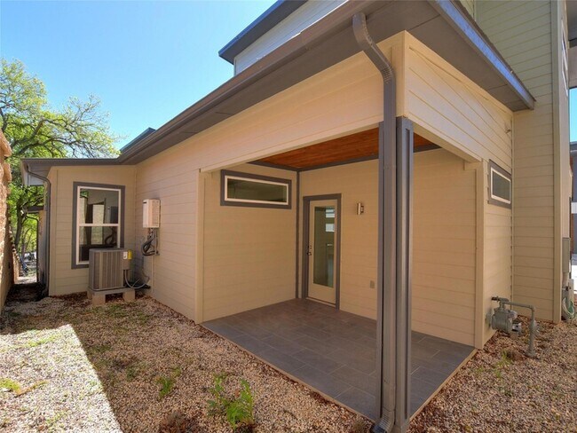 Building Photo - 1130 Lott Ave