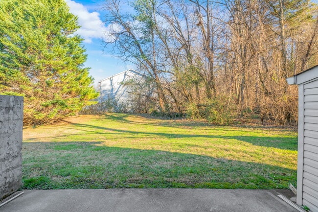 Building Photo - 302 Wakefield Rd