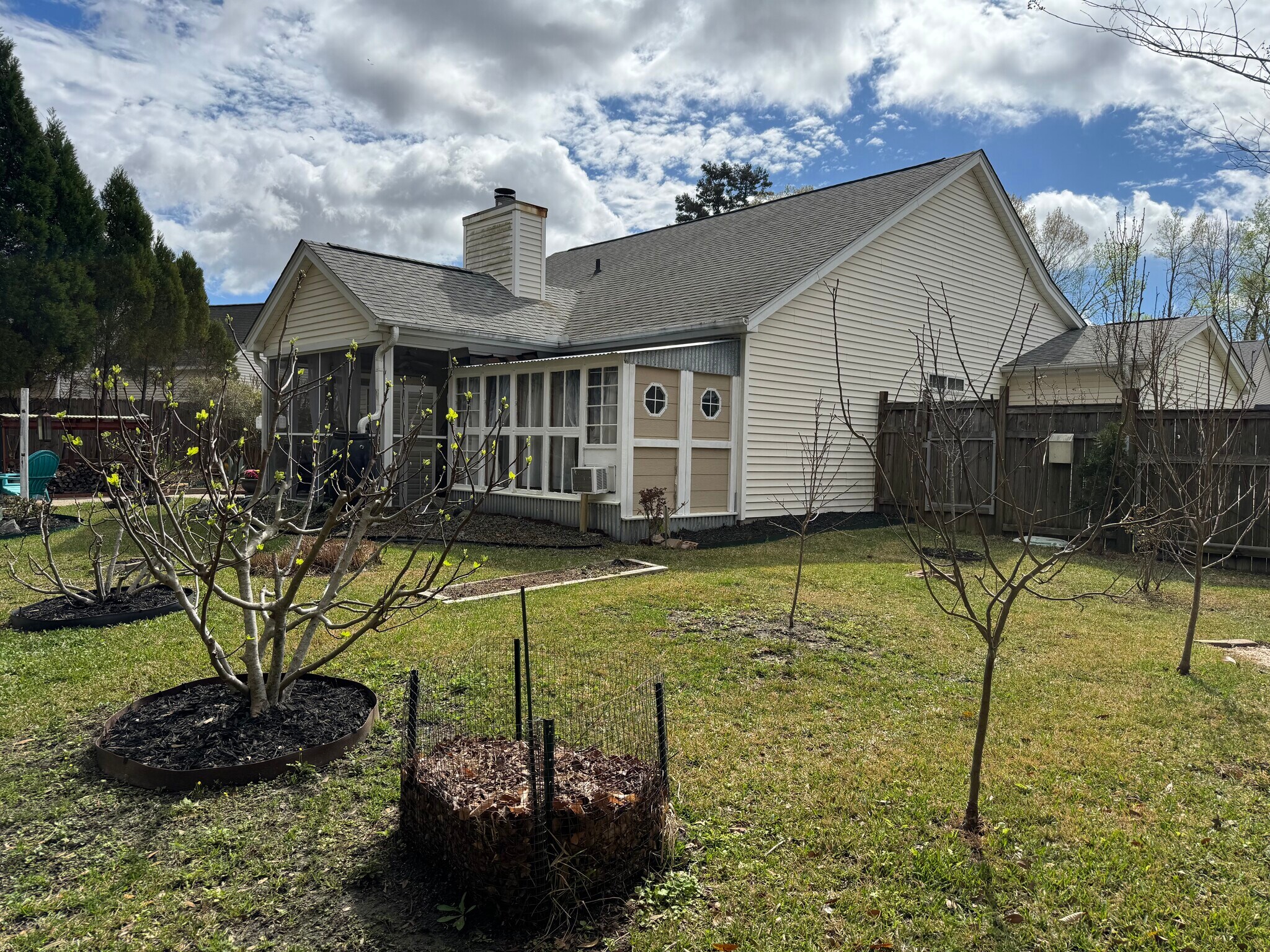 Building Photo - 102 Bill Park Dr