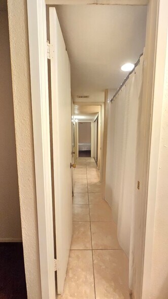 Building Photo - 9000 Bissonnet St