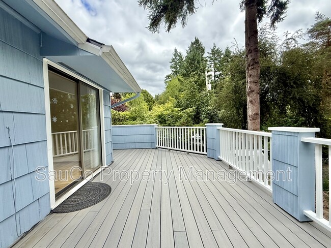 Building Photo - 4751 SW 53rd Ave
