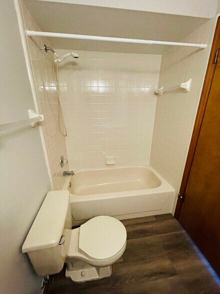 Building Photo - 1113 Oak Forest Cir