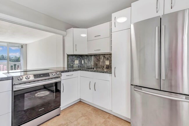 Building Photo - 3199 S Ocean Dr