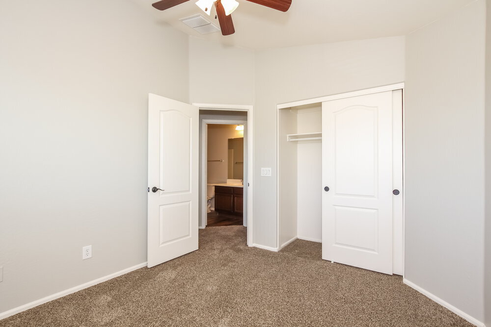 Building Photo - 12471 N 75th Dr