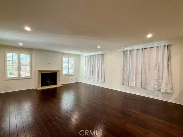 Building Photo - 310 Bronze