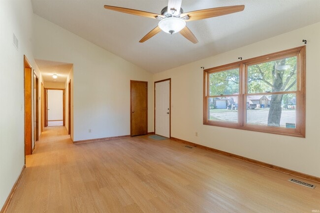 Building Photo - 6800 Oakmont Ct