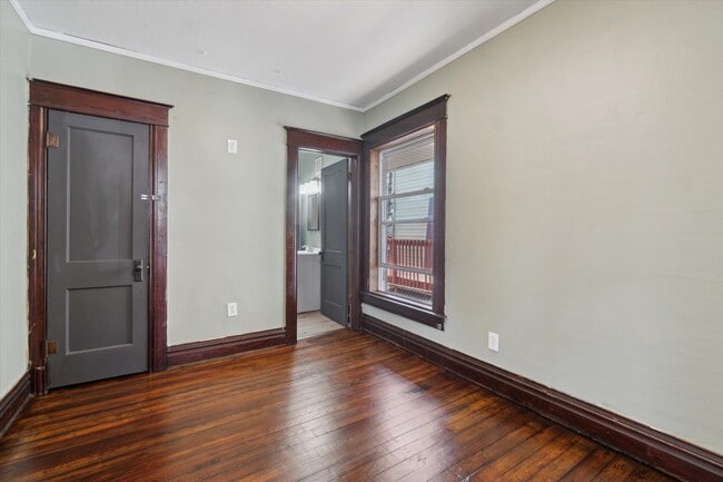 Building Photo - 1809 Maplewood Ave