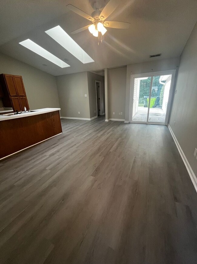 Building Photo - Paddock Place Apartments