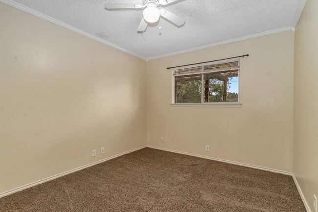 Building Photo - 1602 Spring Branch Dr