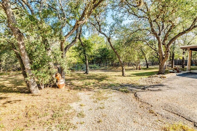 Building Photo - 904 Willow Creek Cir