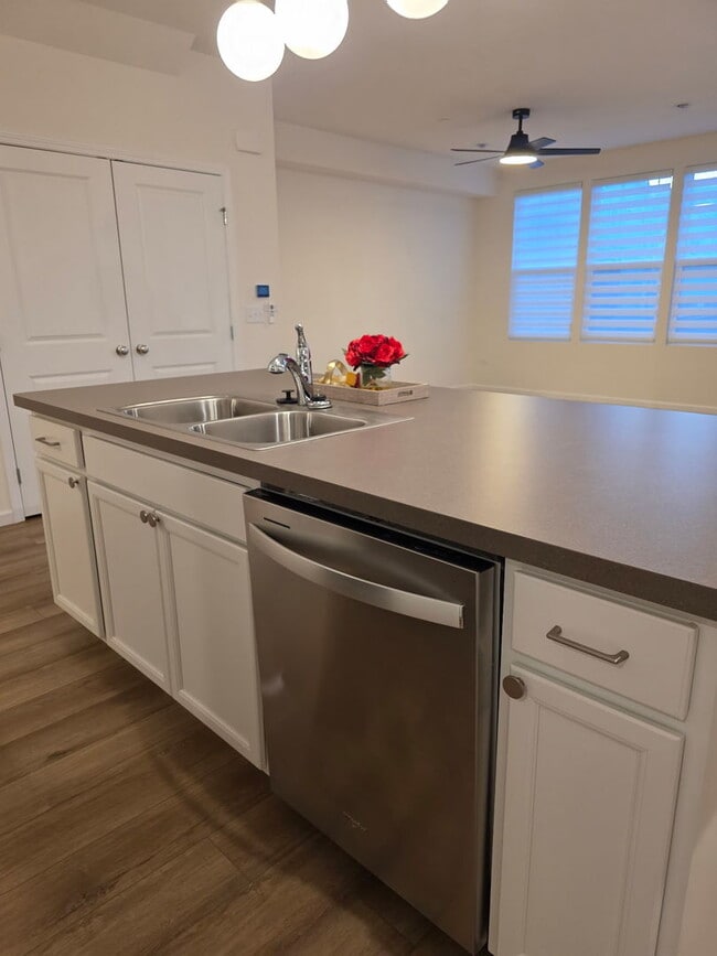 Building Photo - 5933 Hawkweed Dr