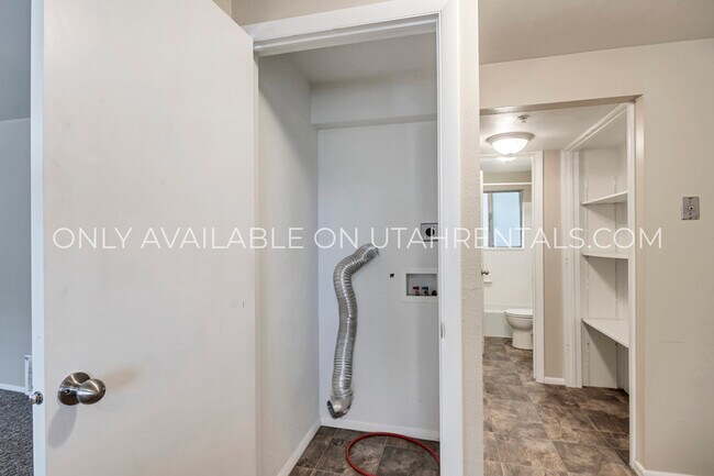 Building Photo - 455 N 400 W St