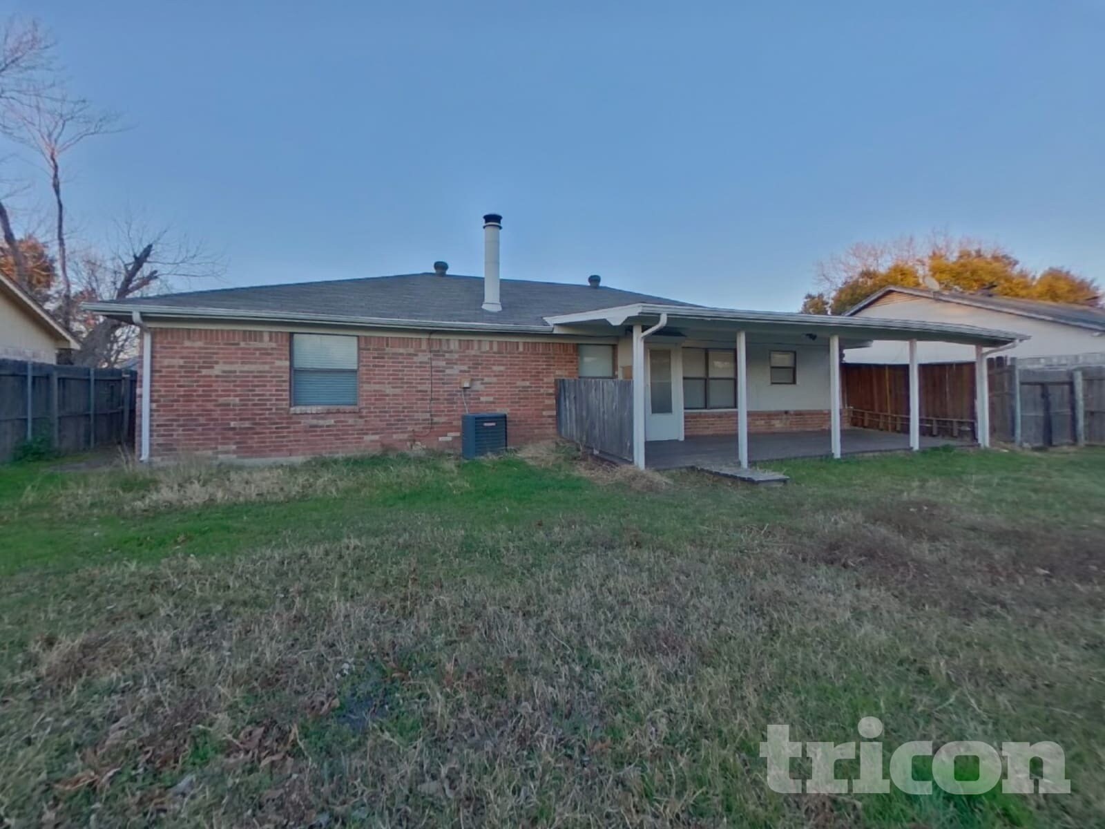 Building Photo - 521 Clover Dr