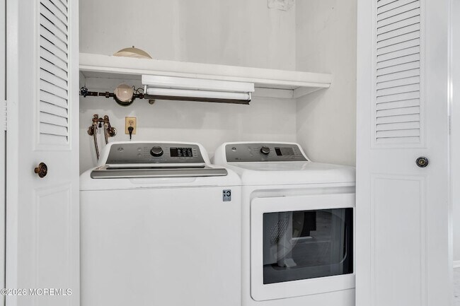 Building Photo - 15 Yorkshire Ct