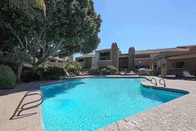 Building Photo - 7950 E Starlight Way