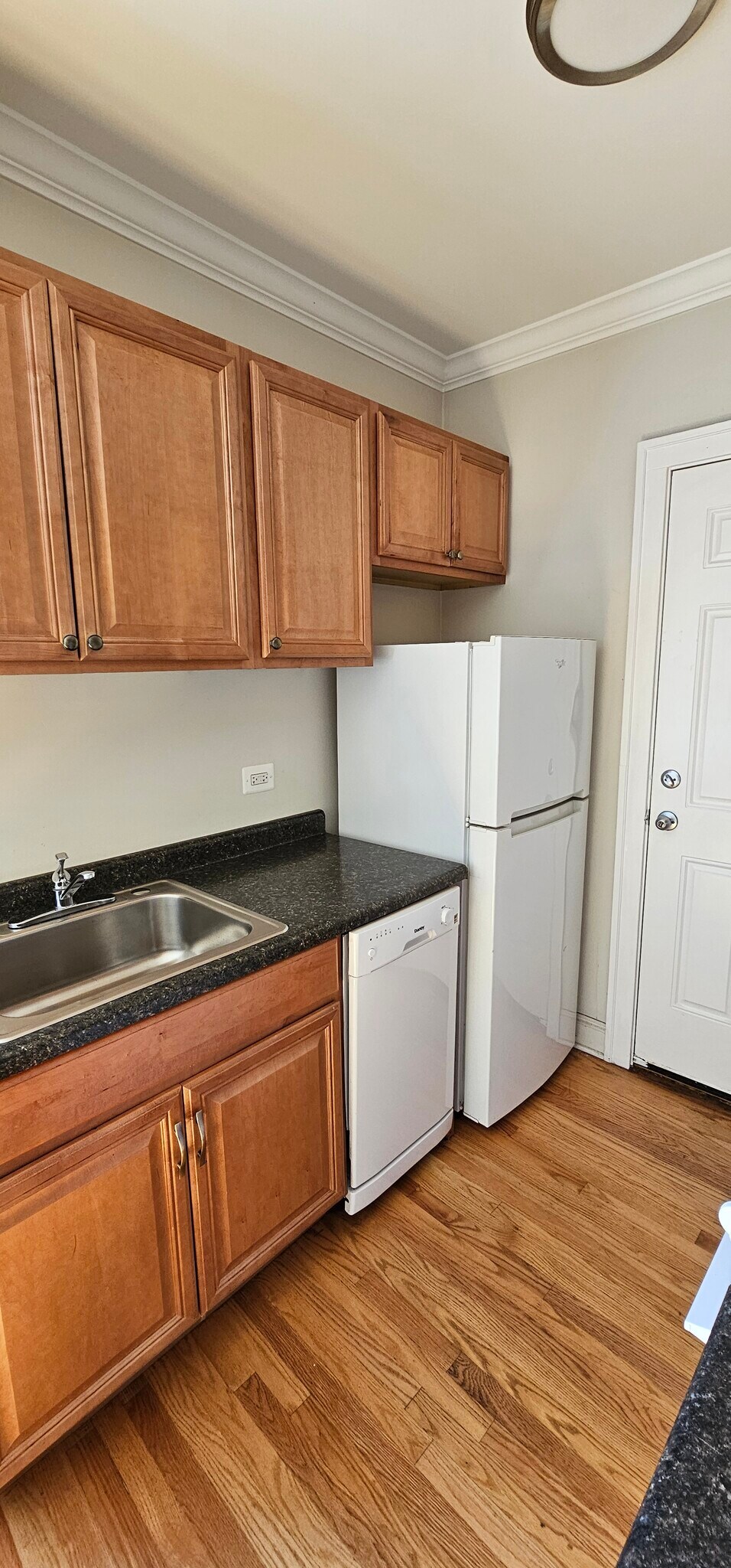 Building Photo - 3824 N Greenview Ave