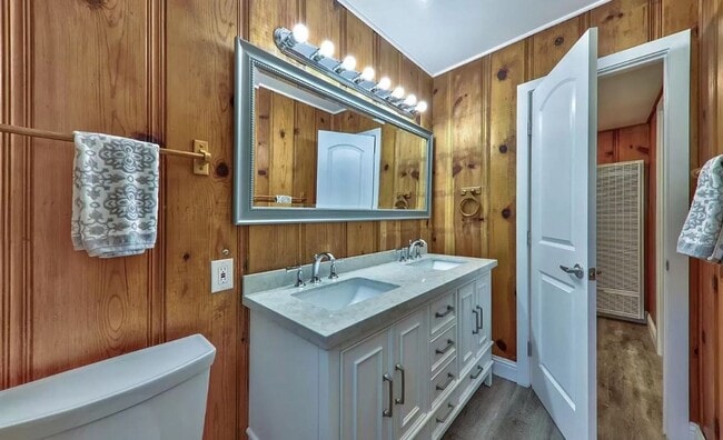 Building Photo - *LONG TERM RENTAL*