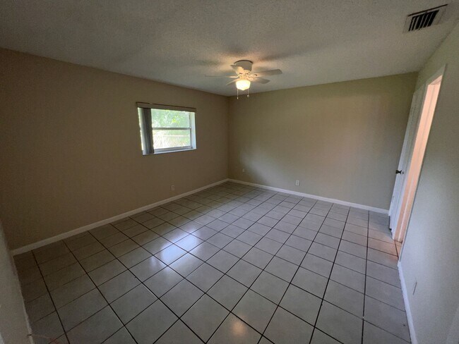 Building Photo - Excellent 4 Bedroom in Coral Springs