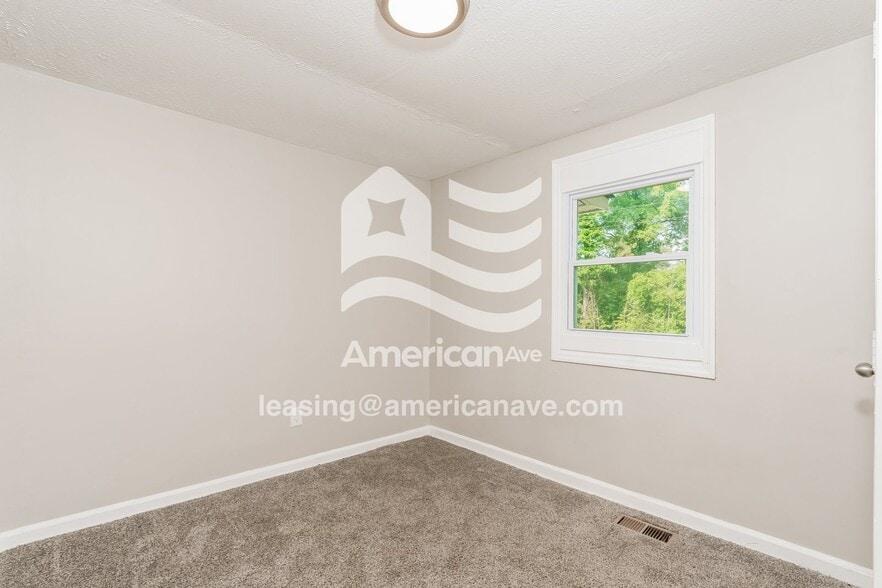 Building Photo - 315 Bay St