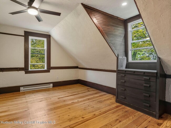 Building Photo - 5 Riverby Ln
