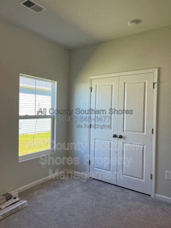 Building Photo - 234 S Reindeer Rd