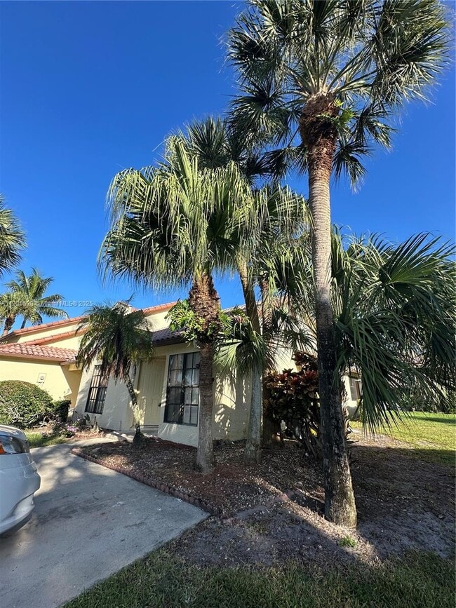 Building Photo - 10295 Hidden Springs Ct