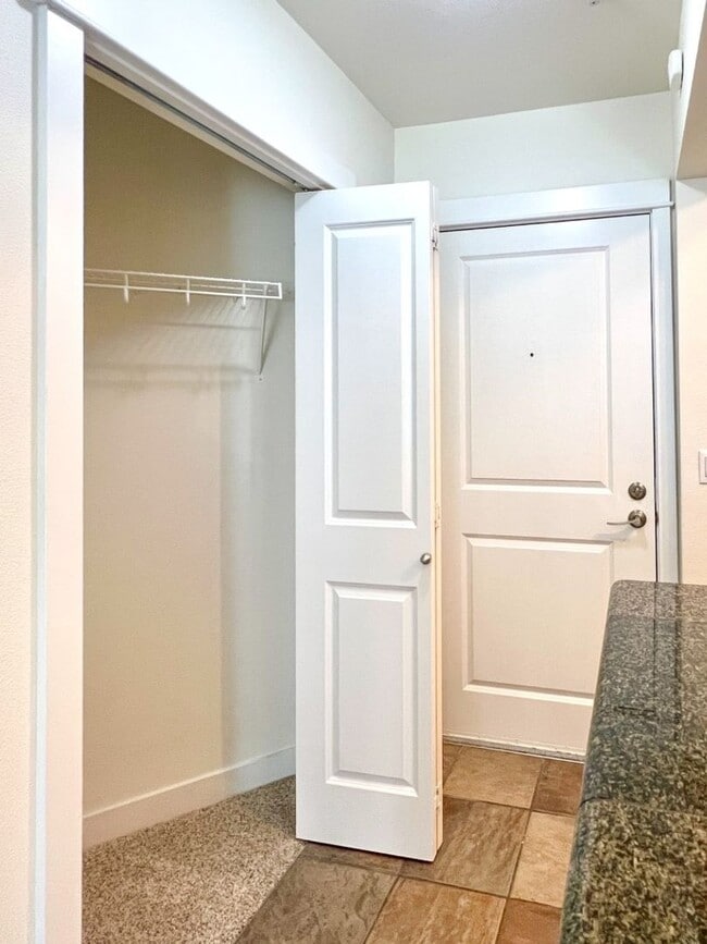 Building Photo - 1Bd/1Ba Seattle Condo