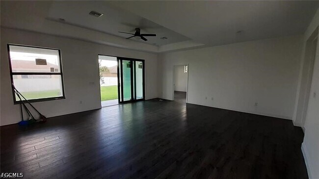 Building Photo - 1201 NE 18th Pl