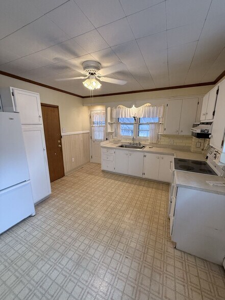 Building Photo - 3807 Pine Ave