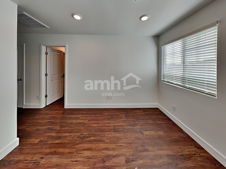Building Photo - 8887 N 171st Dr