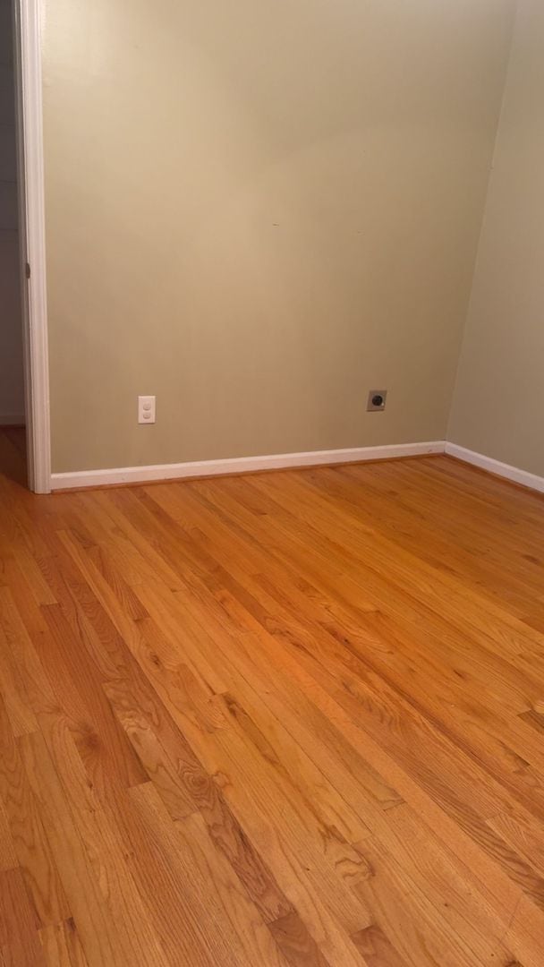 Building Photo - Available Now! Four bedroom 2.5 Bathroom!!