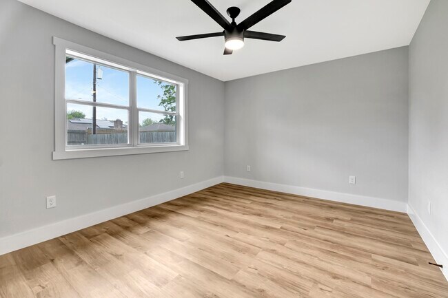 Building Photo - 54 Lotus Ct