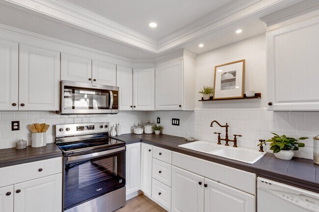 Building Photo - 48980 Wildwood Ln