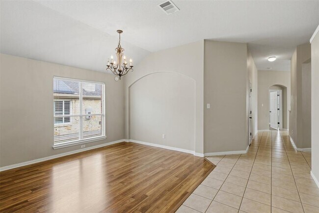 Building Photo - 924 Abbeyglen Castle Dr