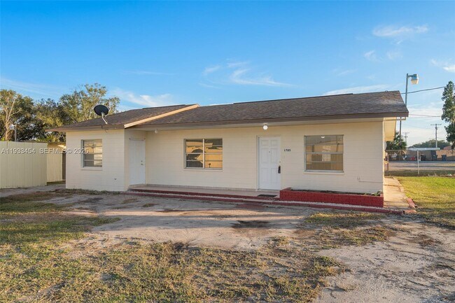 Building Photo - 1705 FL-37