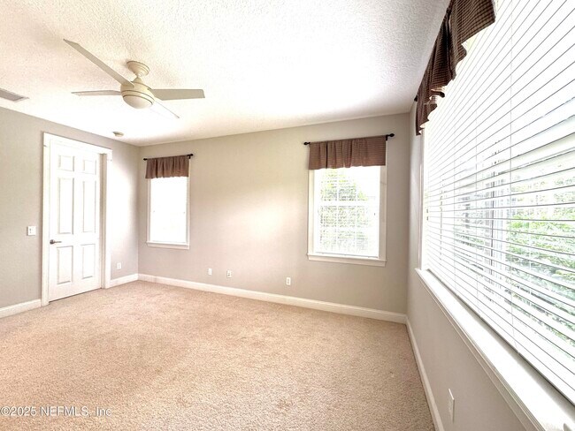 Building Photo - 642 Port Charlotte Dr