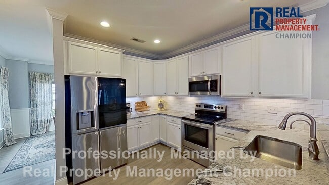 Building Photo - Immaculate 4 BD/3 BA Home w/Screened Porch and Fenced Back Yard