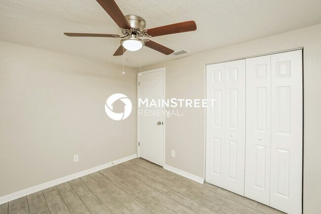 Building Photo - 3 Bedroom Pet-Friendly Home in TAMPA, FL with Main Street Renewal