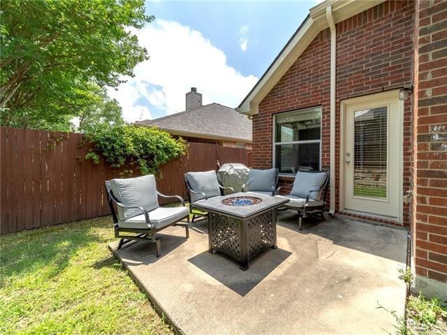 Building Photo - 8574 Robertson Dr