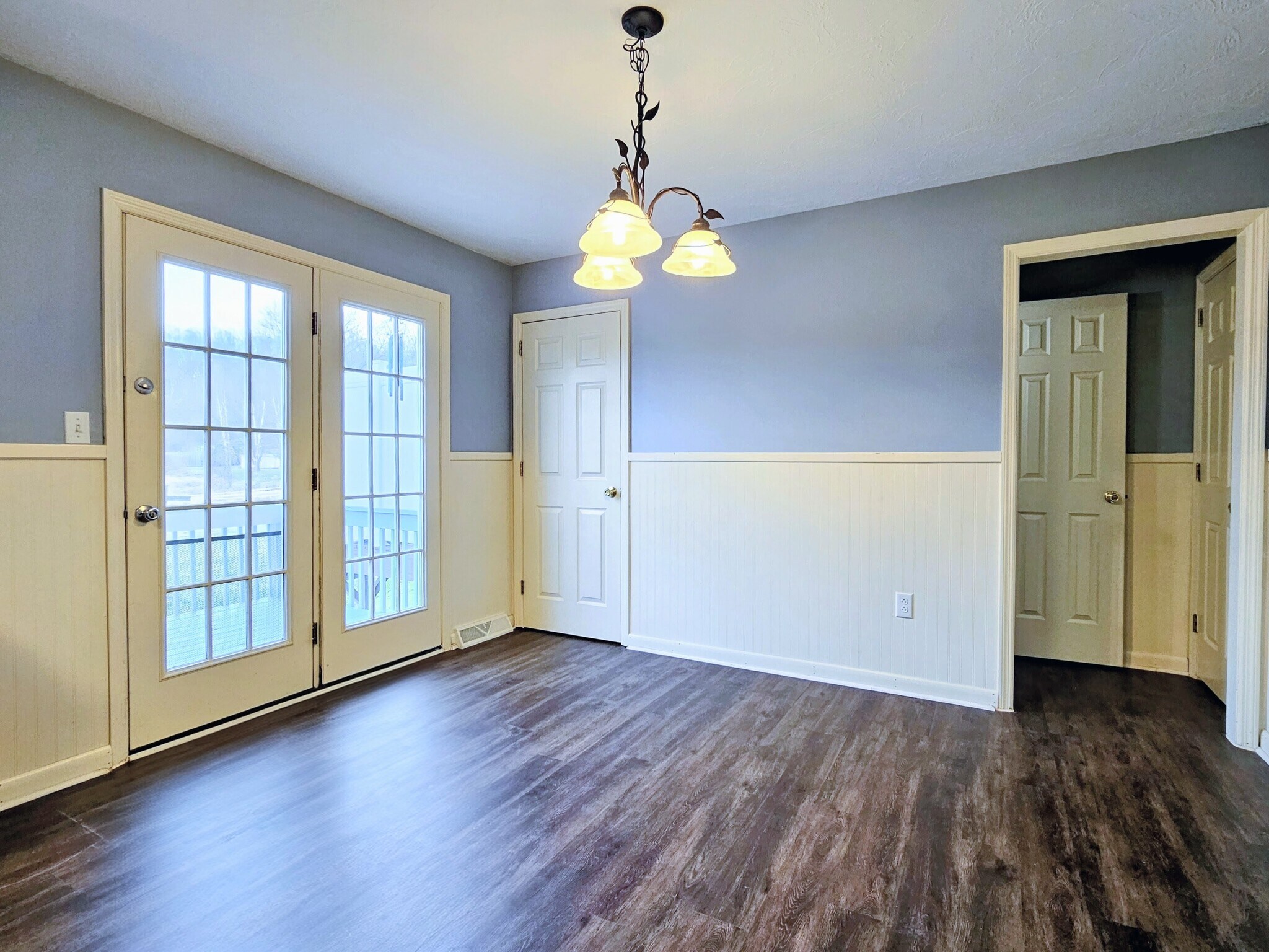 Building Photo - 131 Red Stone Cir