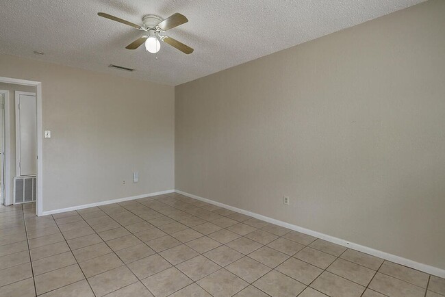 Building Photo - 5225 Bonham St