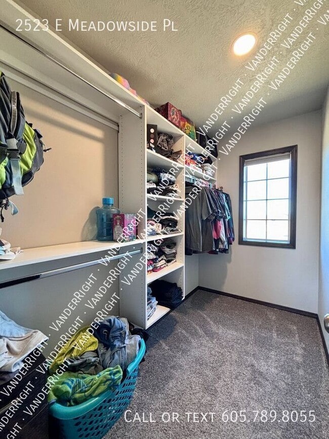 Building Photo - 2523 E Meadowside Pl