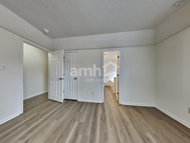 Building Photo - 8527 Ochre Dr