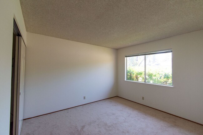 Building Photo - Spacious and Bright Townhome in Amazing Park like Community with Cupertino Schools and Large 2 Ca...